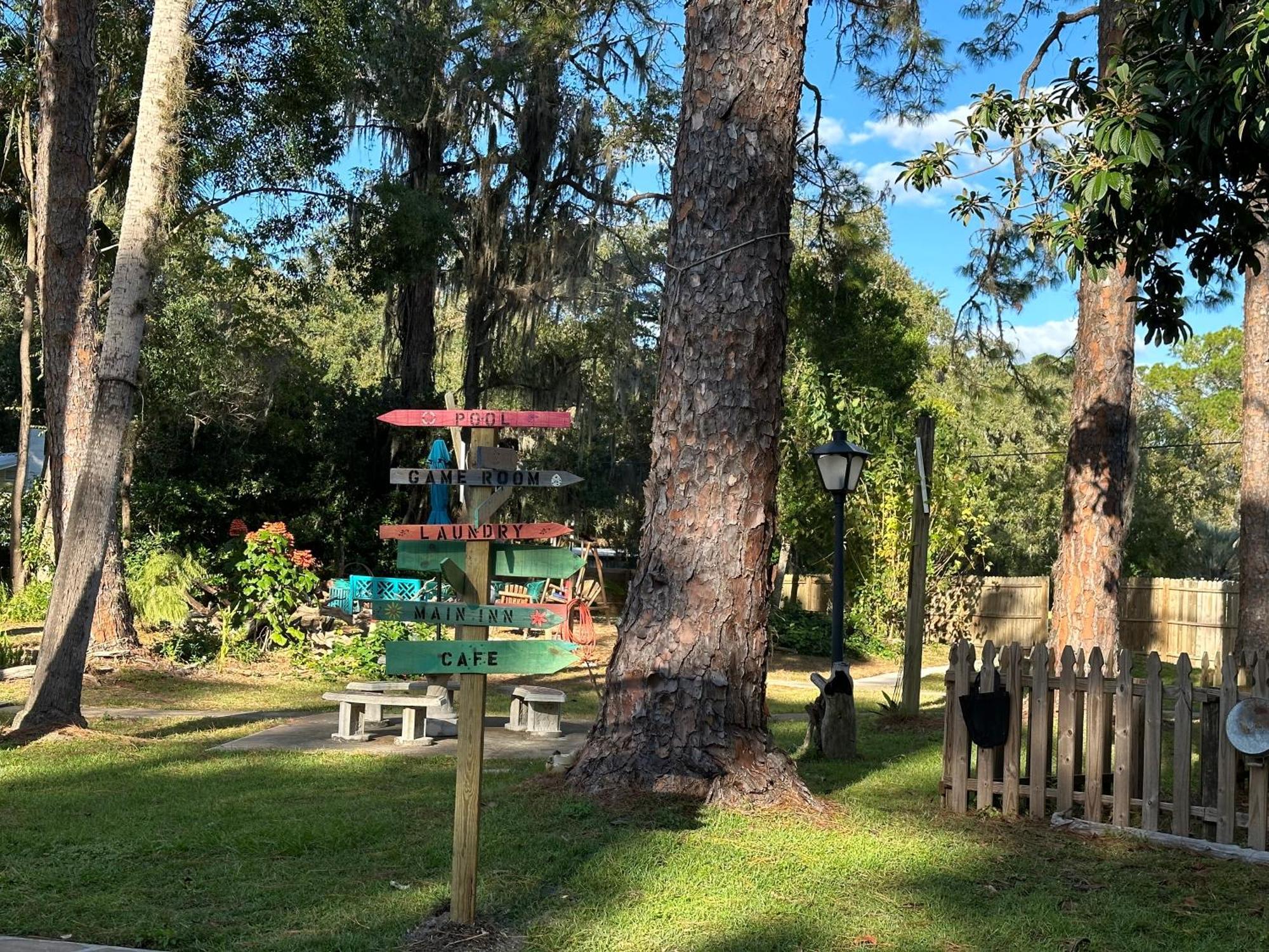 Nature Coast Inn & Cottages Inglis Экстерьер фото
