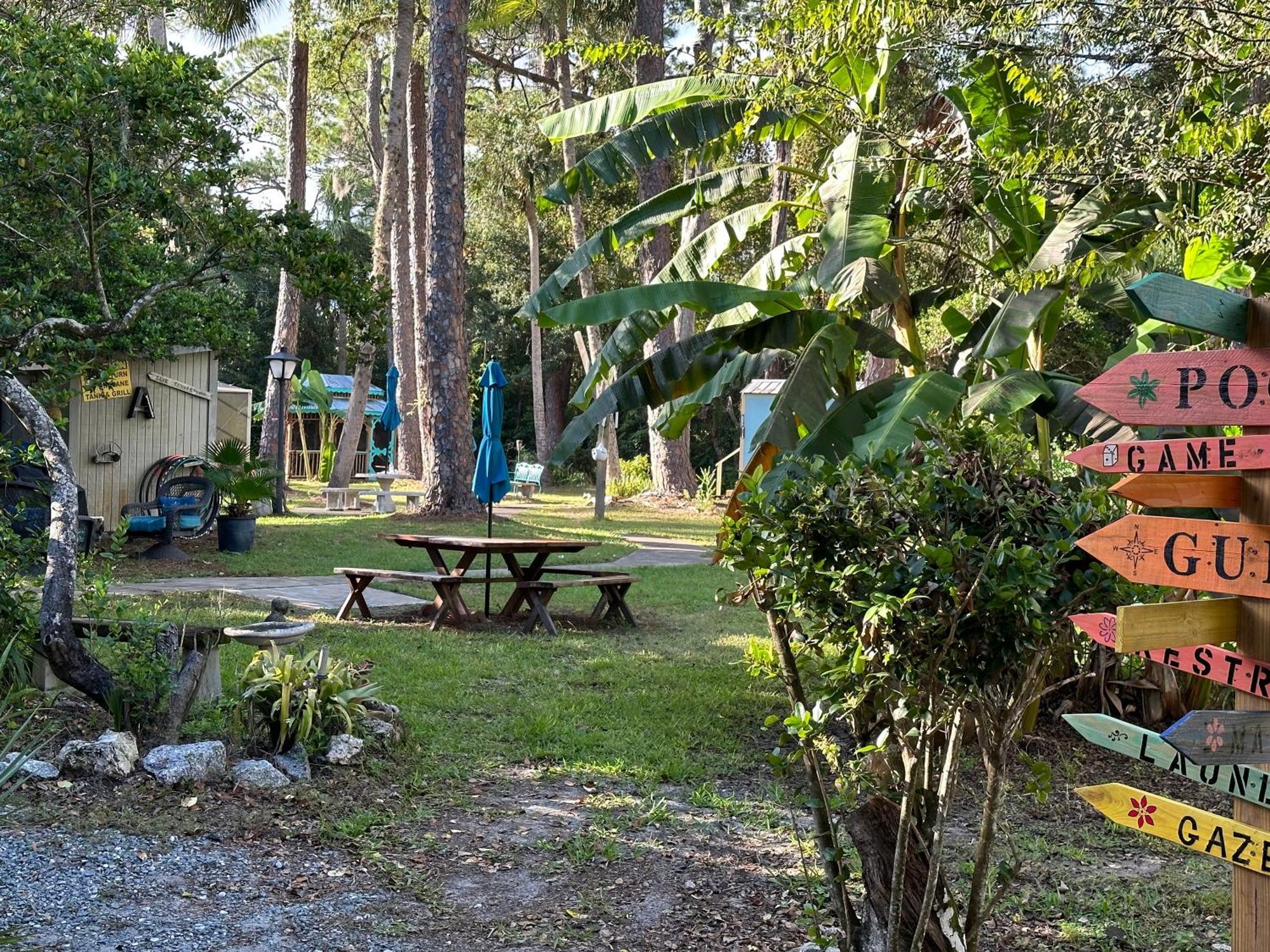 Nature Coast Inn & Cottages Inglis Экстерьер фото